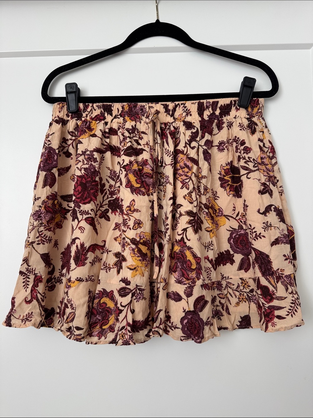 Floral Elastic-Waist Mini Skirt - Beige Burgundy